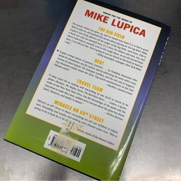 The Big Field by: Mike Lupica, Hardback book - Picture 6 of 7